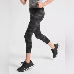 Athleta Girl Powervita Chit Chat Capri Camo L/12